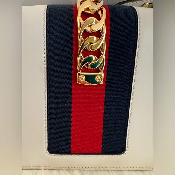 Gucci Sylvie small crossbody bag - Picture 9 of 13